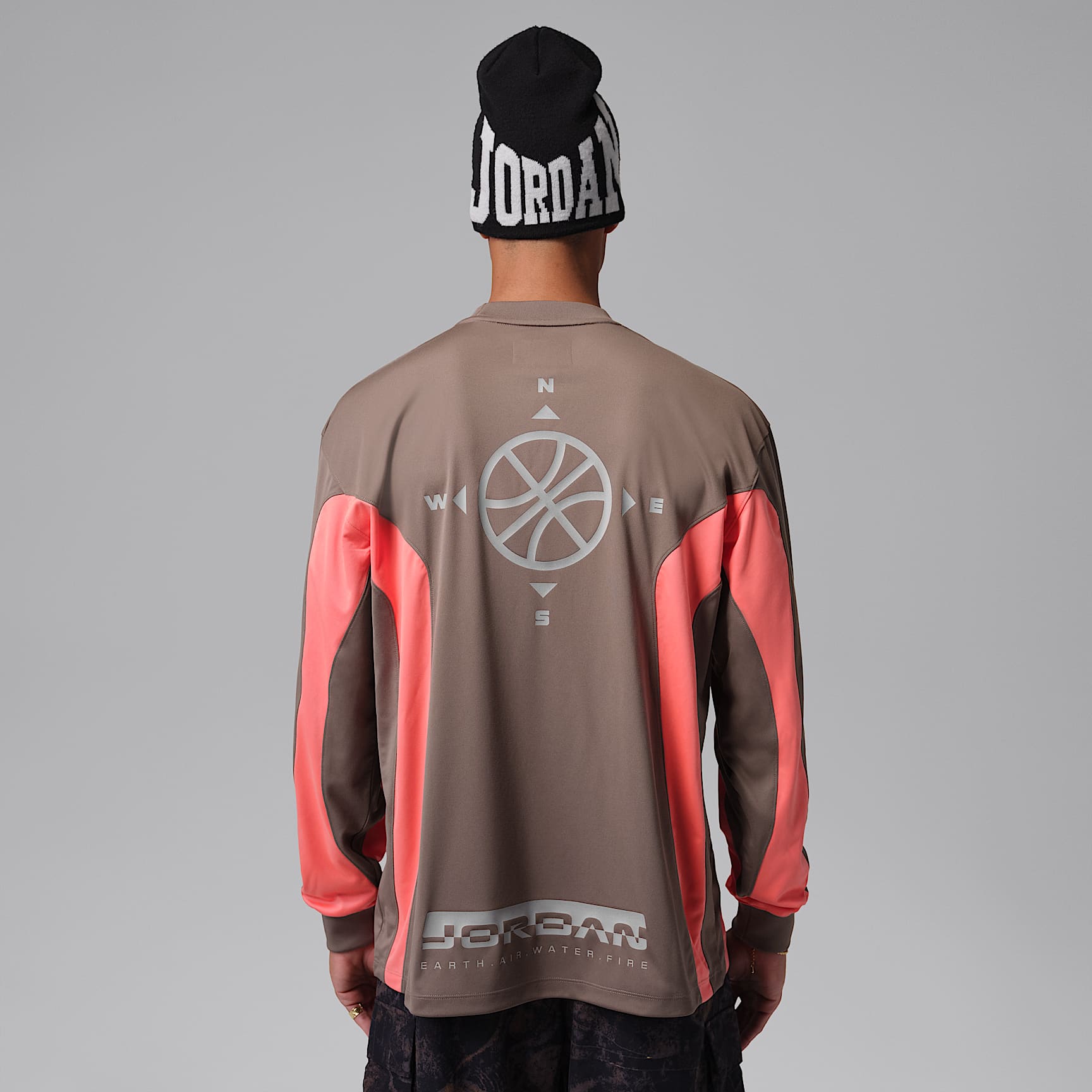 y*n様 Jordan サッカーシャツ ネイビー グリーン L サイズ Jordan Brooklyn Men's Hike Mike Graphic Jersey. Nike.com